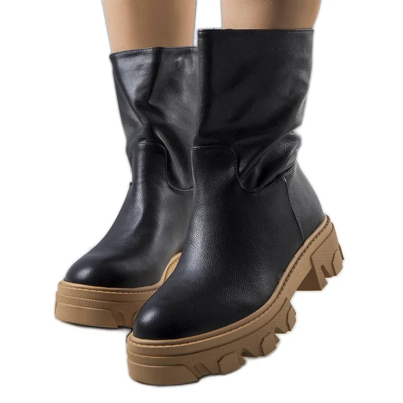 Black insulated Lesa boots