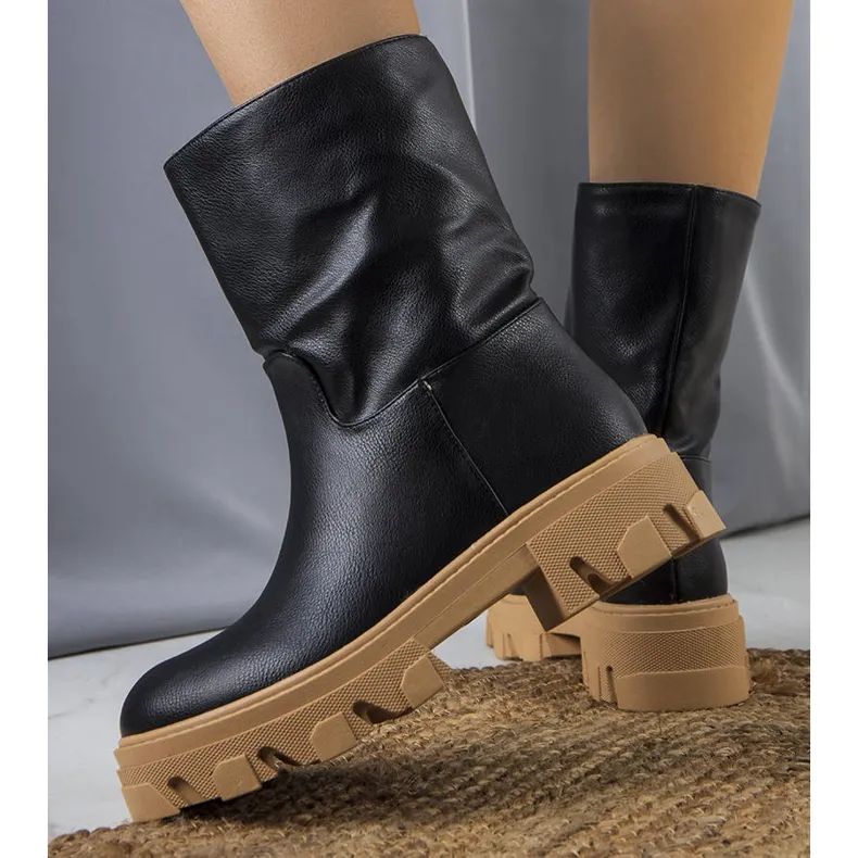 Black insulated Lesa boots