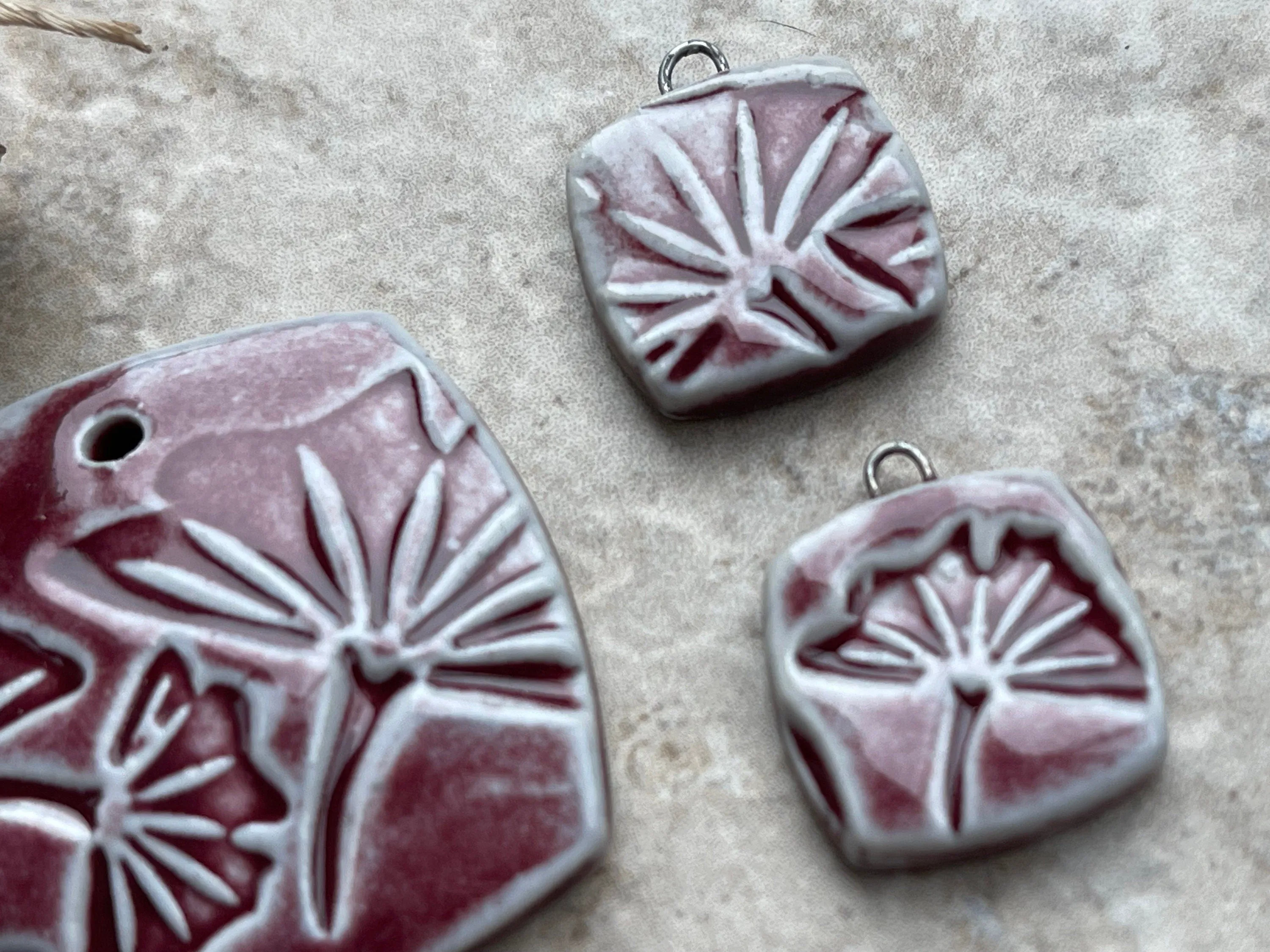 Burgundy Ginkgo Bead, Ginkgo Pendant, Plant Lover, Bead Set, Ginkgo Jewelry, Porcelain Ceramic Pendant, Jewelry Making Component