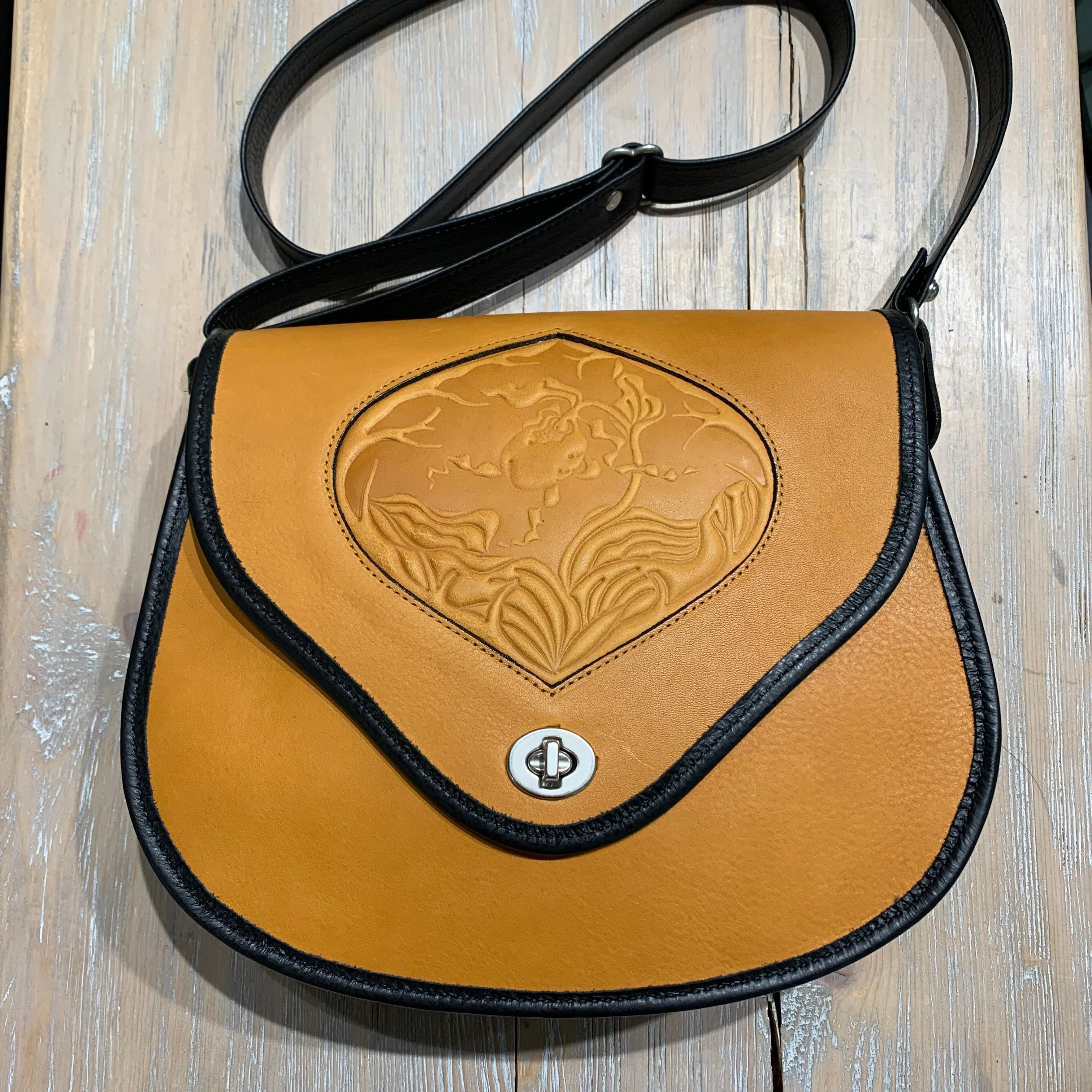 Classic Saddle Bag