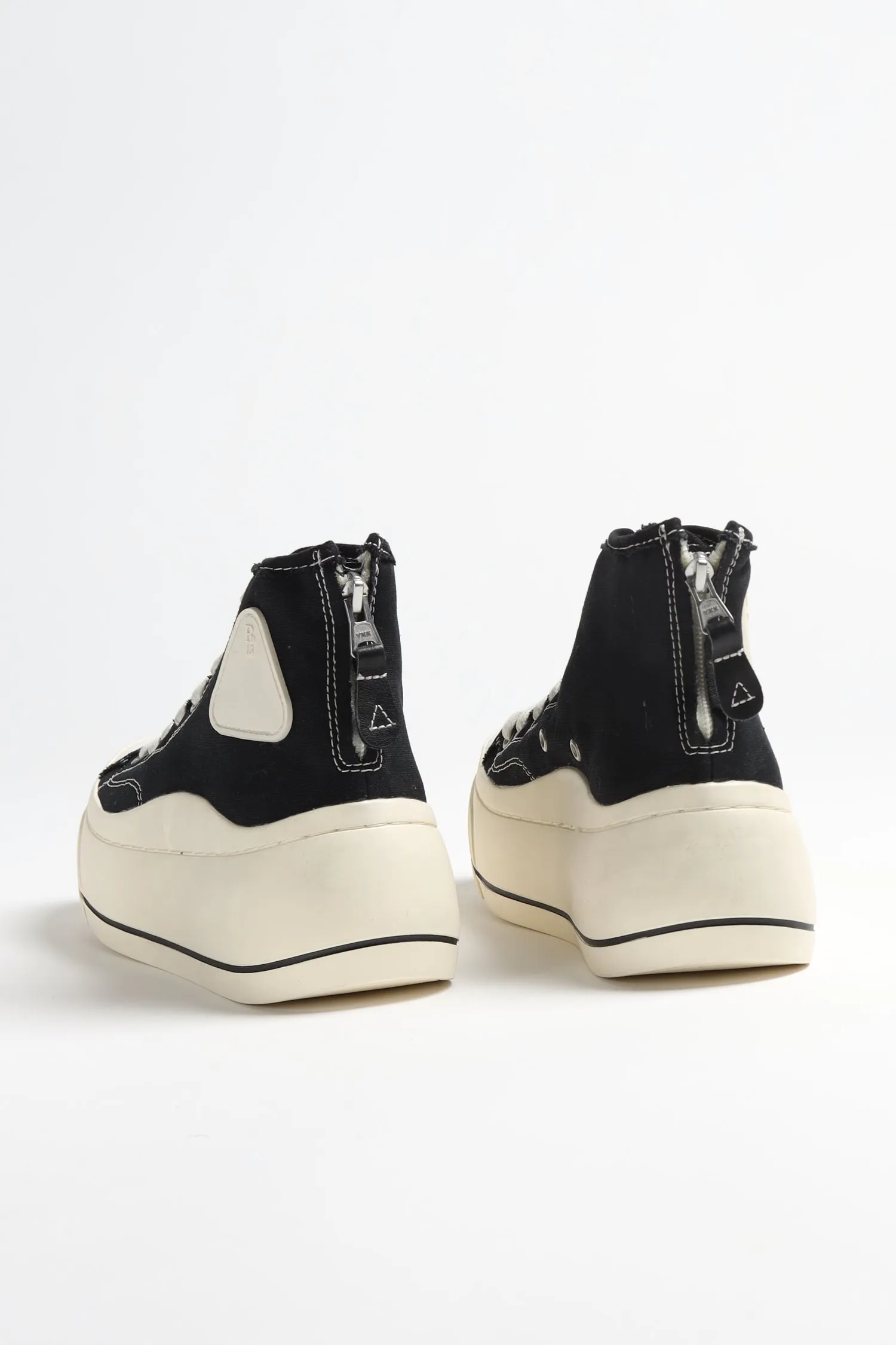 High Top Sneaker in Schwarz