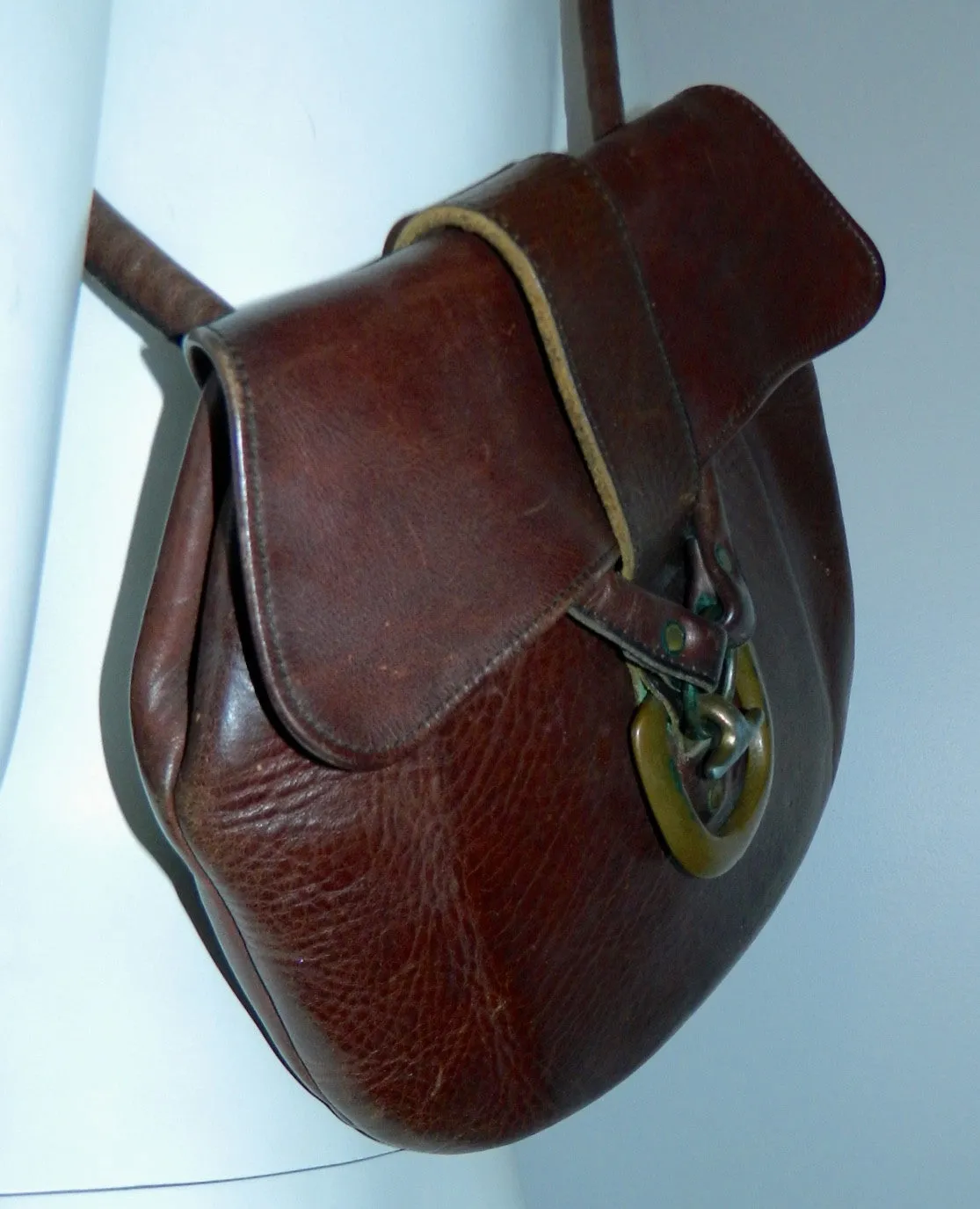 vintage 1970s purse brown leather Bort Carleton shoulder bag brass buckle