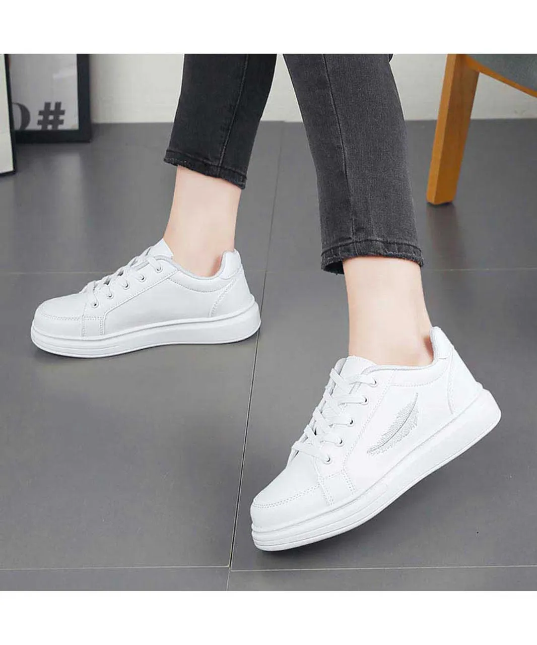 White leaf pattern print shoe sneaker