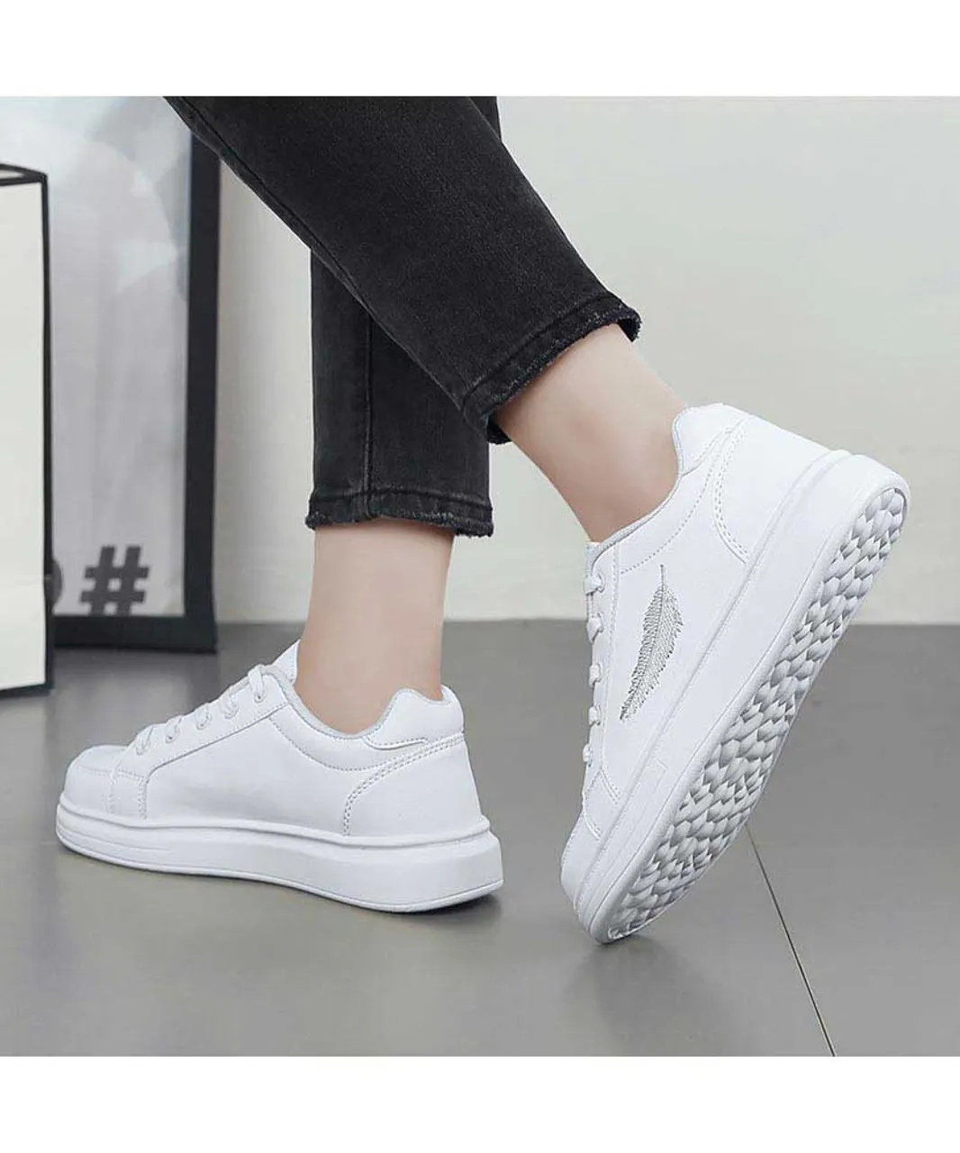 White leaf pattern print shoe sneaker