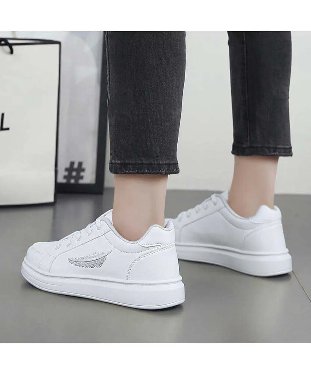 White leaf pattern print shoe sneaker