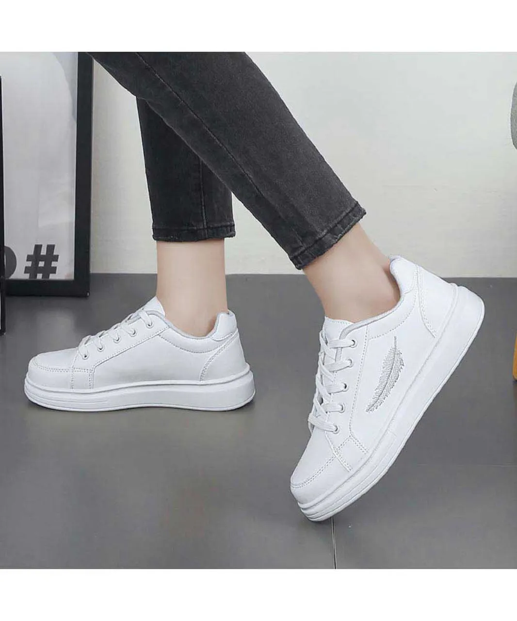 White leaf pattern print shoe sneaker