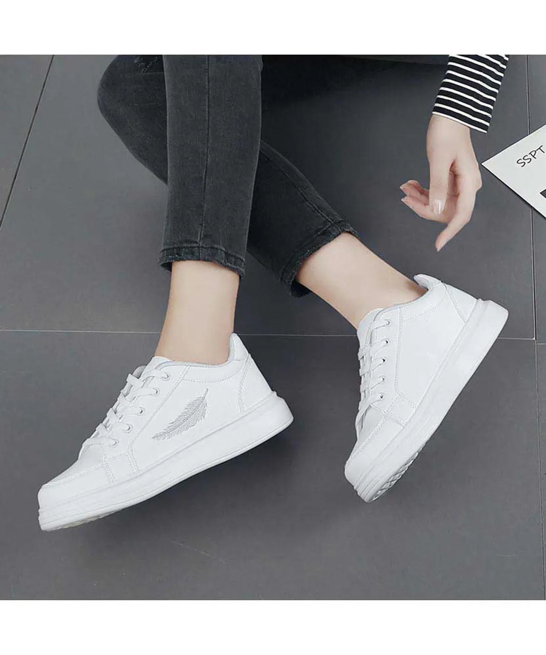 White leaf pattern print shoe sneaker