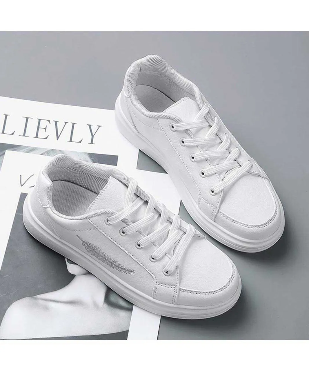 White leaf pattern print shoe sneaker